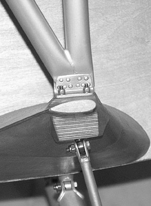 Anschlag von Streben und Sto&szlig;d&auml;mper